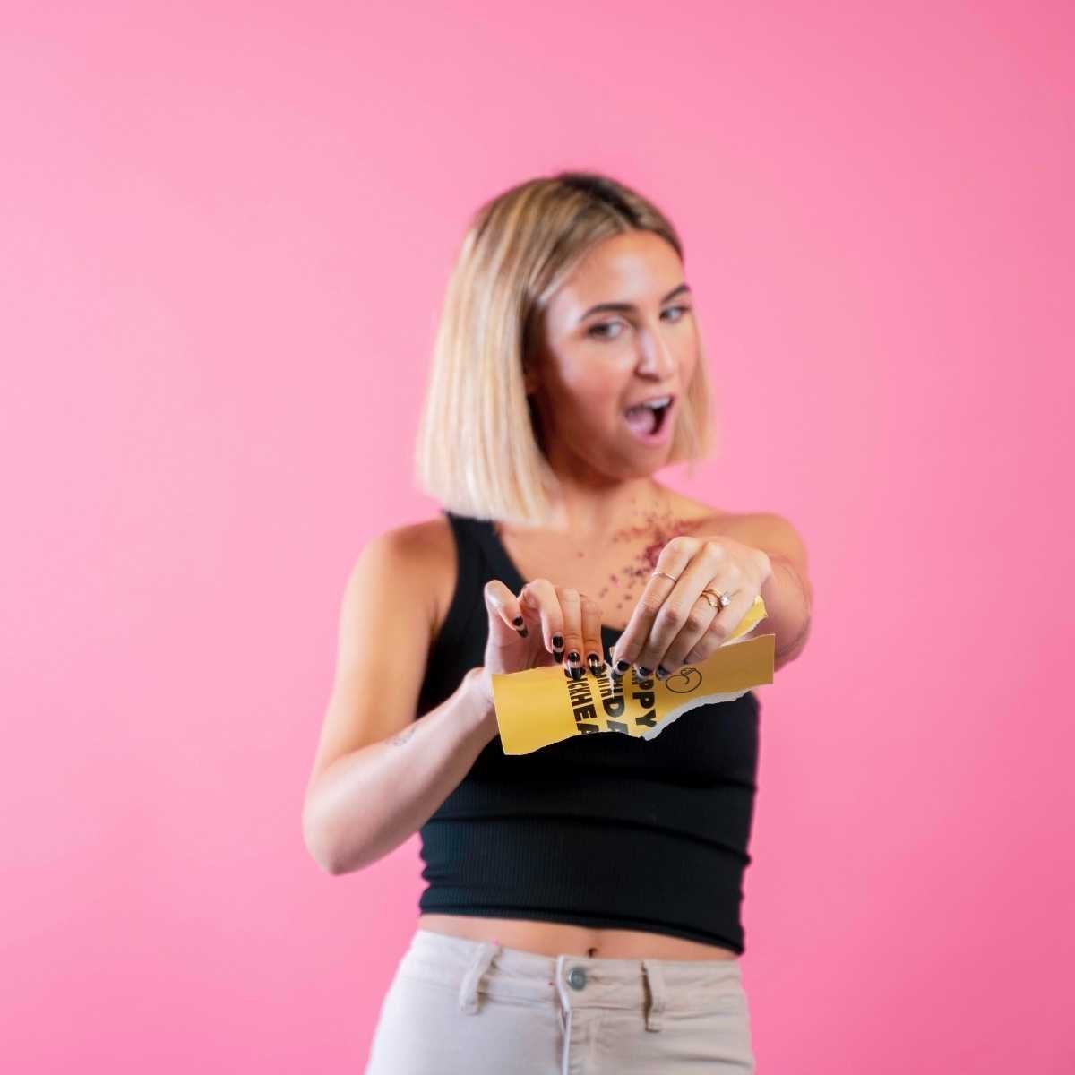 Happy Birthday D*ckhead! - Singing Birthday Greeting Card for Him Pranks Anonymous send hilarious pranks and gag gifts to your friends or family.